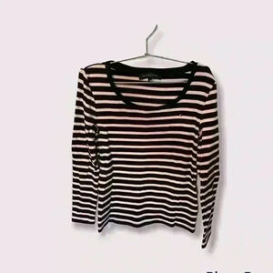 ❤️ 3 for $30 Tommy Hilfiger scoopneck top